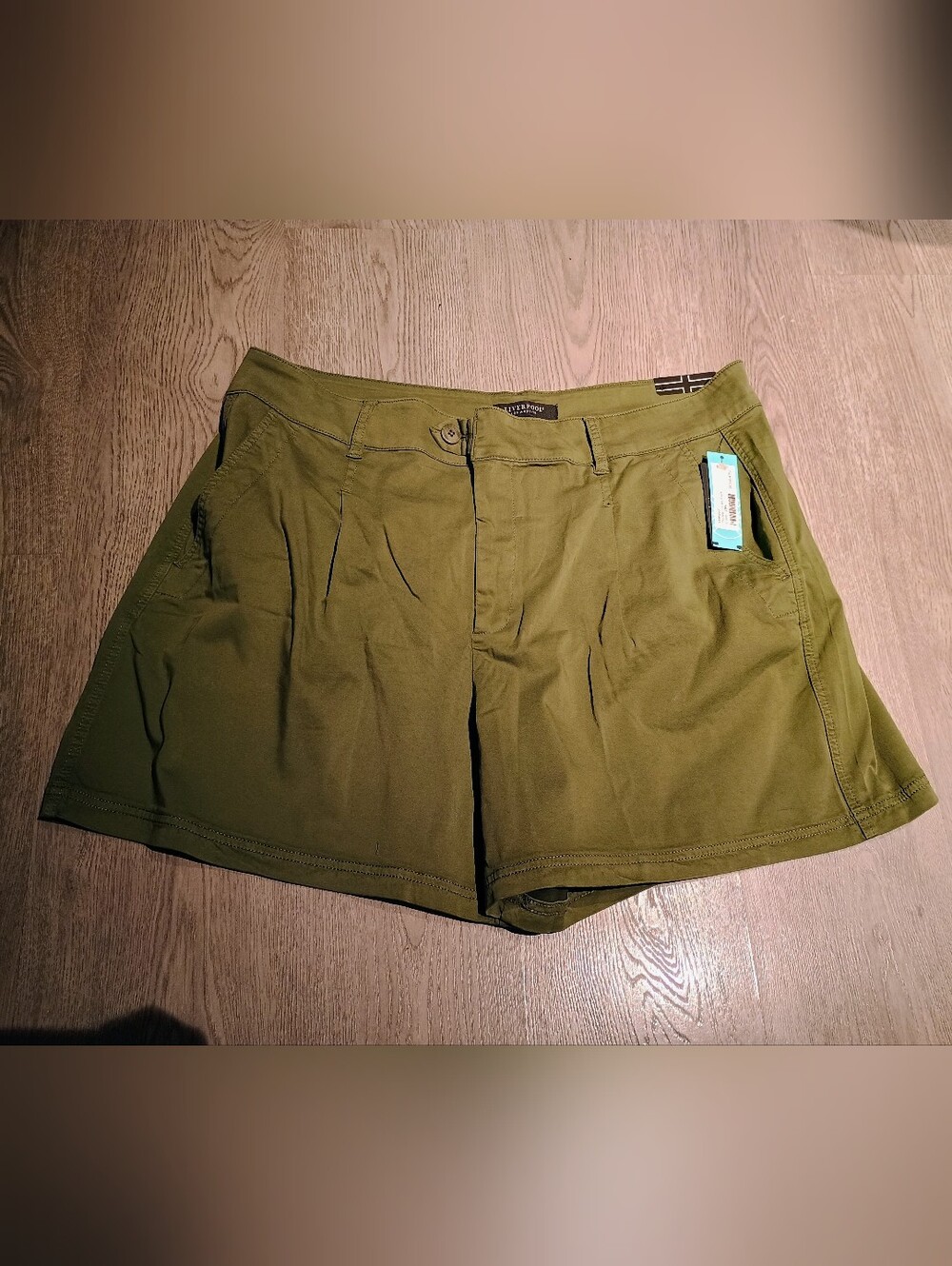 Liverpool Pleated Trouser Short, 20W, Green, BNWT